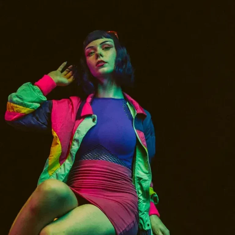 Woman in a bold neon 1980s colour-block outfit, retro glam 80s style outfits inspiration